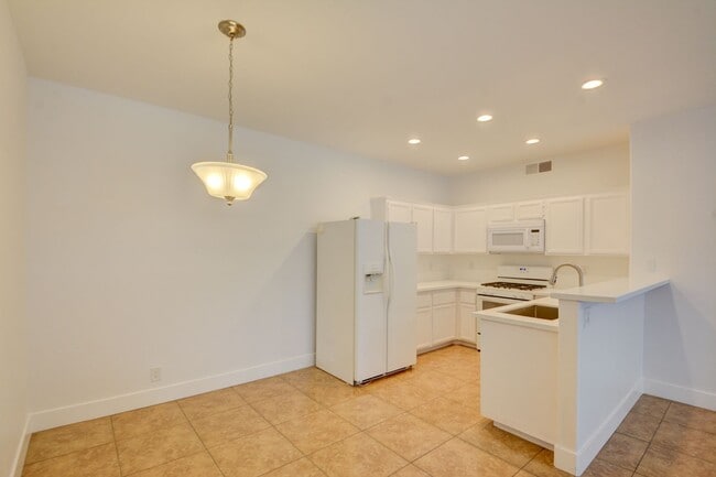 2201 Ramsgate Dr in Henderson, NV - Building Photo - Building Photo