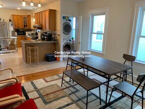 14 Bay State Ave, Unit #2E in Somerville, MA - Foto de edificio - Building Photo