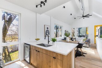 1205 Perez St in Austin, TX - Building Photo - Building Photo