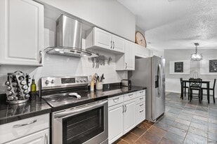 8136 Albatross Rd in Ft. Myers, FL - Building Photo