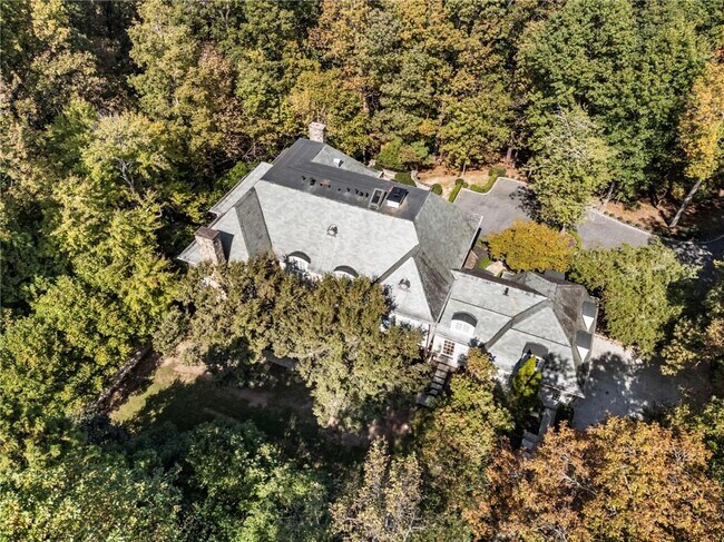 2485 W Wesley Rd NW in Atlanta, GA - Building Photo - Building Photo