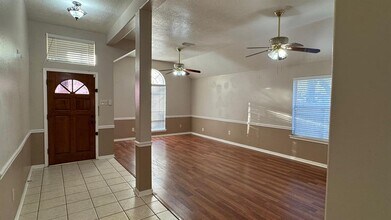 16007 Cedar Gully Dr in Friendswood, TX - Building Photo - Building Photo