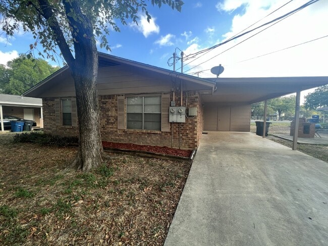property at 343 Bobolink Dr