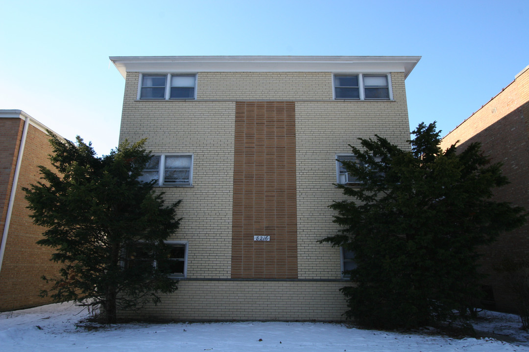 8216 Kilpatrick Ave in Skokie, IL - Building Photo