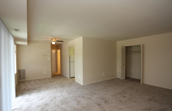 Fox Rest in Laurel, MD - Building Photo - Interior Photo