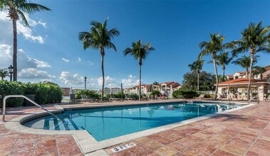 1590 S 42nd Cir, Unit 204 in Vero Beach, FL - Building Photo - Building Photo