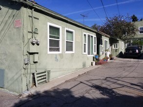 1556 Parmer Ave in Los Angeles, CA - Building Photo - Building Photo