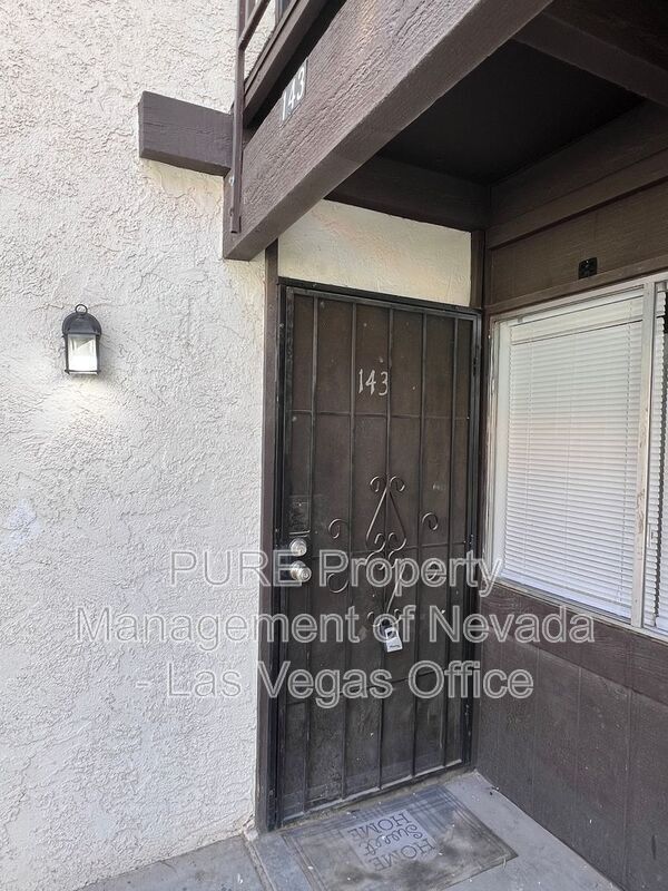 1405 E Vegas Valley Dr in Las Vegas, NV - Building Photo - Building Photo