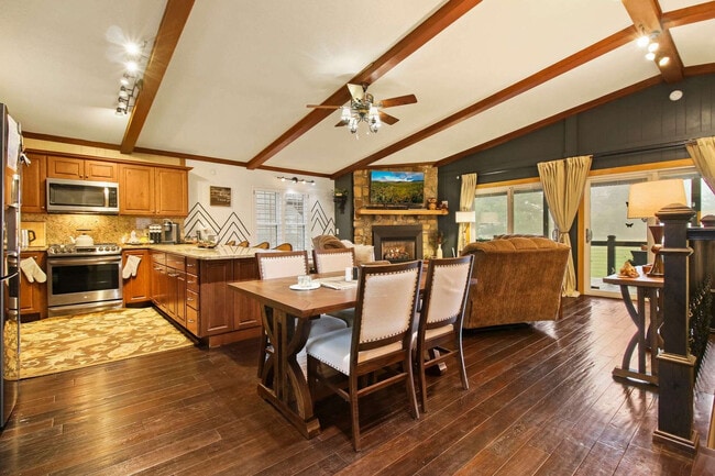 100 Hemlock Spur in Beech Mountain, NC - Building Photo - Building Photo