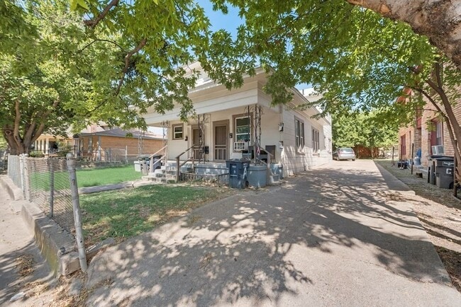1615 Alston Ave, Unit D in Fort Worth, TX - Building Photo - Building Photo
