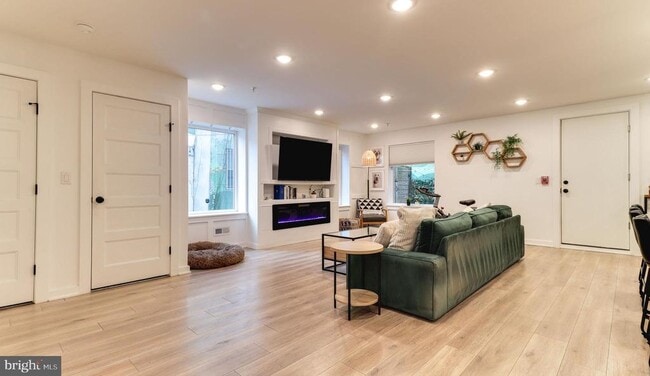 property at 1206 N Orianna St