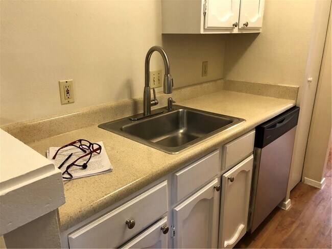 6907 Woodhue Dr in Austin, TX - Building Photo - Building Photo
