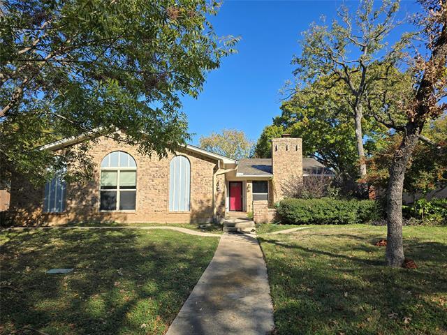 2822 Oak Forest Dr in Grapevine, TX - Building Photo