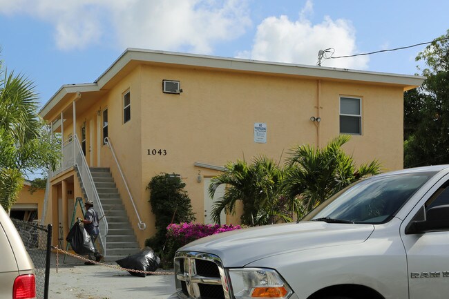 1043 21st St in West Palm Beach, FL - Building Photo - Building Photo
