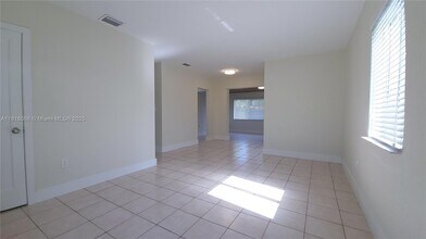 7410 SW 37th St in Miami, FL - Building Photo - Building Photo