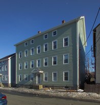 466 3rd St in Fall River, MA - Building Photo