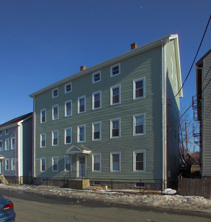 466 3rd St in Fall River, MA - Building Photo