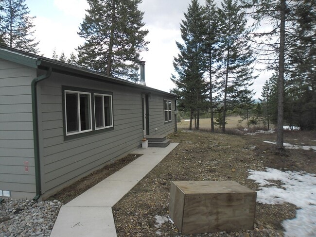 274 Horseshoe Lake Rd in Deer Park, WA - Building Photo - Building Photo