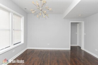 3301 N Harding Ave, Unit M05H in Chicago, IL - Foto de edificio - Building Photo