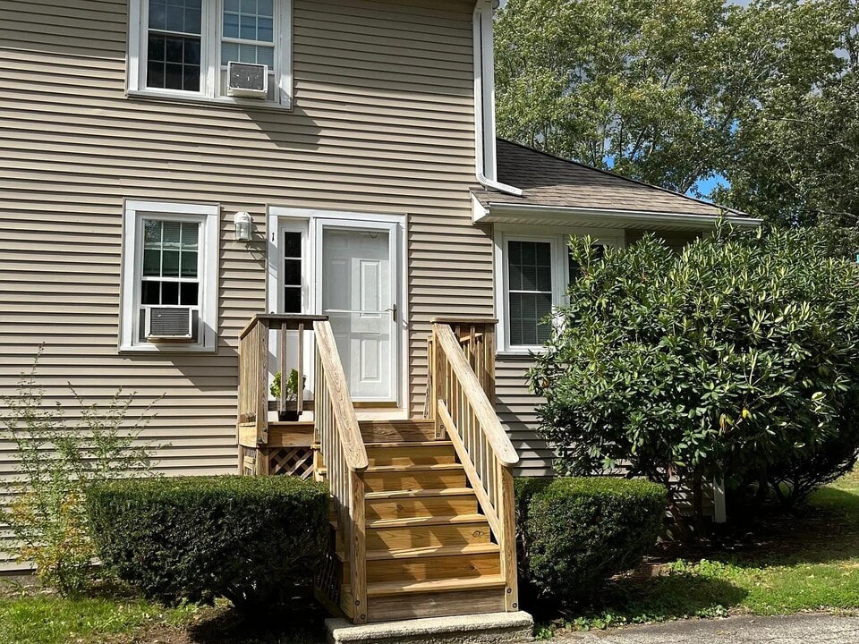 96 Prospect St, Unit 1 in Rockland, MA - Foto de edificio