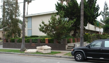 790 Earlham St in Pasadena, CA - Building Photo - Building Photo