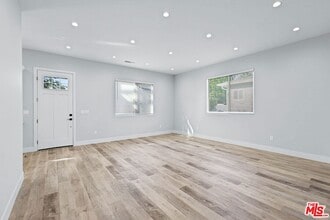 13550 Hamlin St in Los Angeles, CA - Building Photo - Building Photo