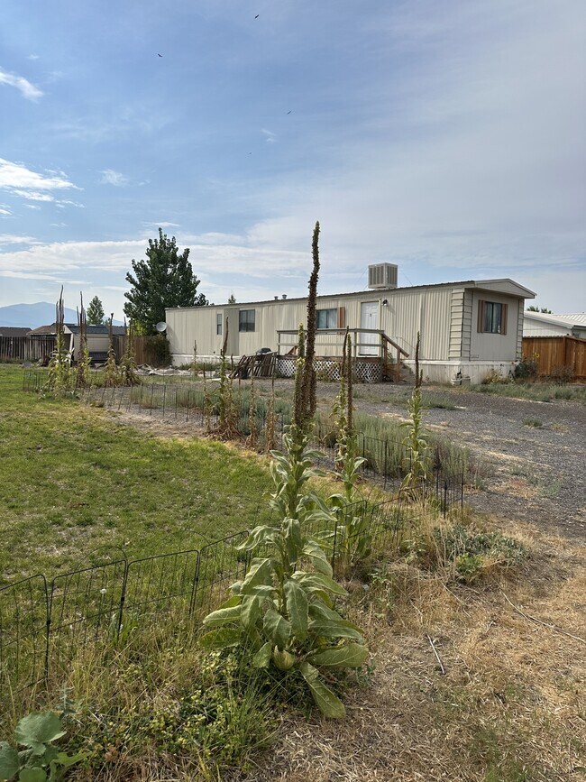 106 Manhattan Dr in Battle Mountain, NV - Building Photo - Building Photo