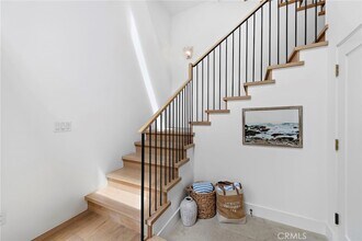 304 Iris Ave in Newport Beach, CA - Foto de edificio - Building Photo