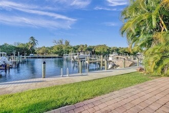 2724 Treasure Cove Cir in Fort Lauderdale, FL - Building Photo - Building Photo