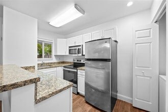 404 SE 16th St in Fort Lauderdale, FL - Foto de edificio - Building Photo