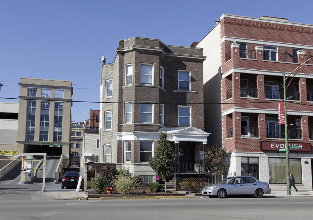 3322 N Ashland Ave in Chicago, IL - Foto de edificio