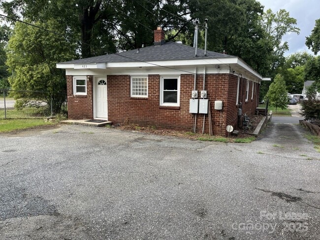property at 423 W Kingston Ave