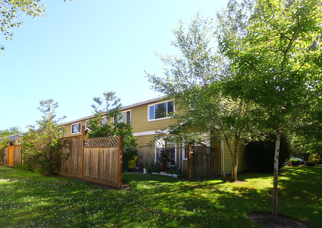 Spencer Court Townhomes in Lynnwood, WA - Foto de edificio - Building Photo