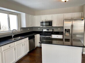 2824 Whitehall Ln in Naperville, IL - Building Photo - Building Photo