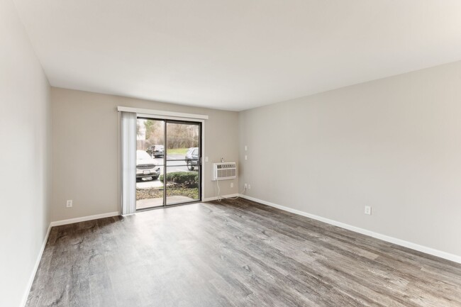 Country Meadows Apartments of Madison in Madison, WI - Building Photo - Building Photo