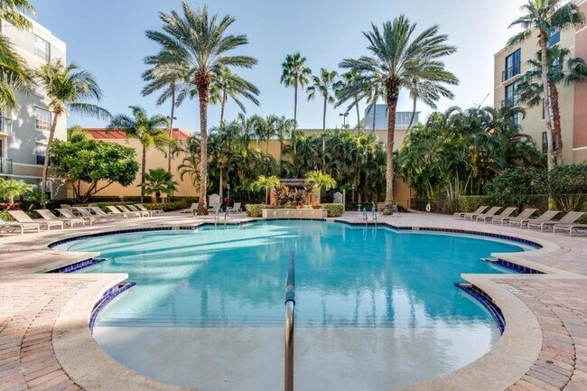 property at 630 S Sapodilla Ave