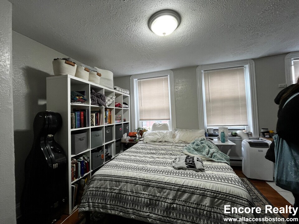 95 Pinckney St, Unit 4-1 in Boston, MA - Foto de edificio