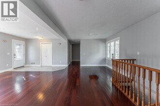 9724 Twenty Rd W in Hamilton, ON - Building Photo - Building Photo