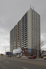 Credit Village Square in Mississauga, ON - Building Photo - Building Photo