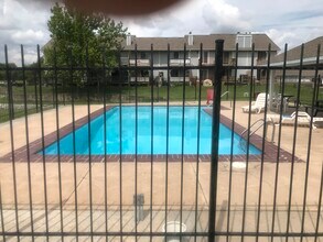 101 S Rock Rd in Derby, KS - Building Photo - Building Photo