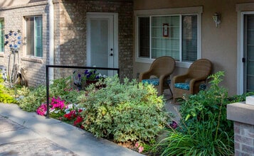 Riley Court in Bountiful, UT - Foto de edificio - Building Photo
