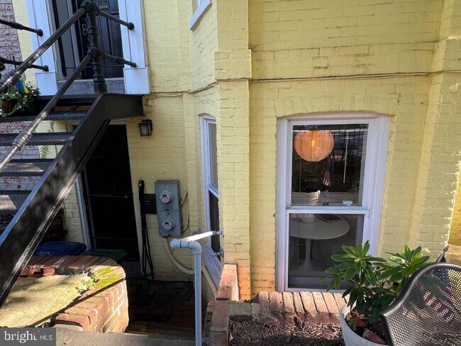 1322 T St NW in Washington, DC - Foto de edificio - Building Photo
