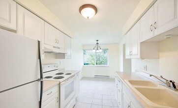 17106 NE 45th St in Redmond, WA - Building Photo - Building Photo