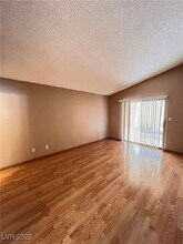 8433 Lomack Ct in Las Vegas, NV - Building Photo - Building Photo