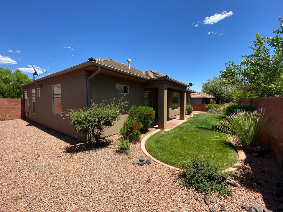 140 Tuacahn Dr in Ivins, UT - Building Photo