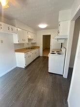 8758 Meadowcreek Dr in Dayton, OH - Building Photo - Building Photo