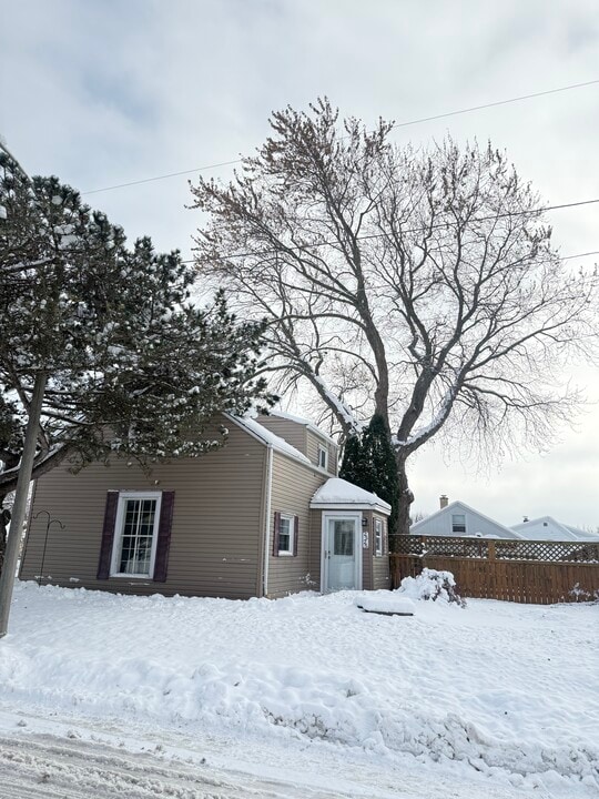 2525 W Abbott Ave in Milwaukee, WI - Building Photo