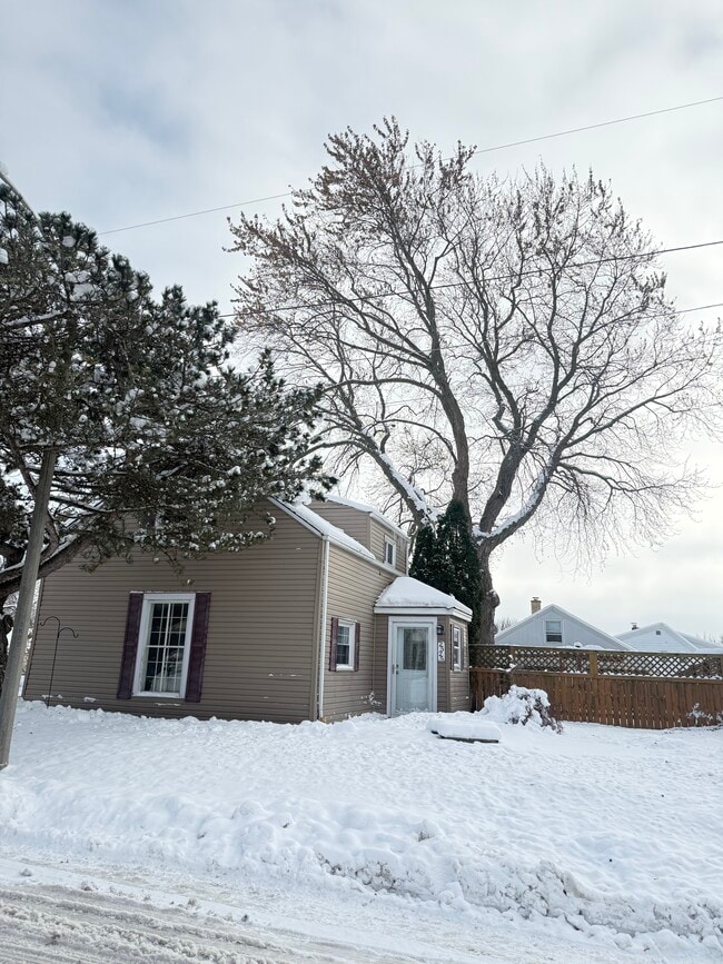 property at 2525 W Abbott Ave