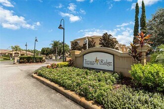 614 Terrace Ridge Cir in Davenport, FL - Foto de edificio - Building Photo