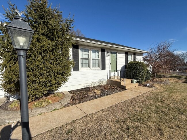 11015 Golf Crest Dr in Sappington, MO - Building Photo - Building Photo